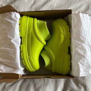W Tasman X Ugg Neon Green KLM
